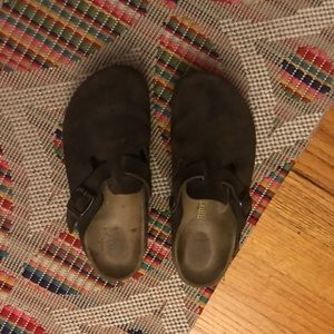 Birkenstocks “Boston” Suede Leather in Mocha.